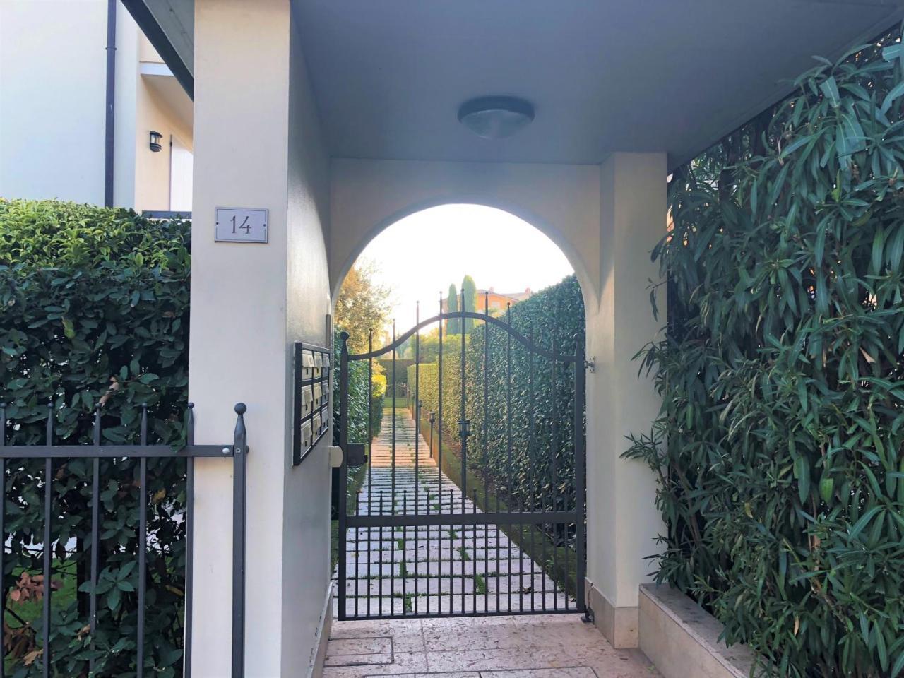 Desenzanoloft Official Partner Marriott Homes & Villas - Bea House, Sirmione With Private Garden And Share Pool Exterior foto